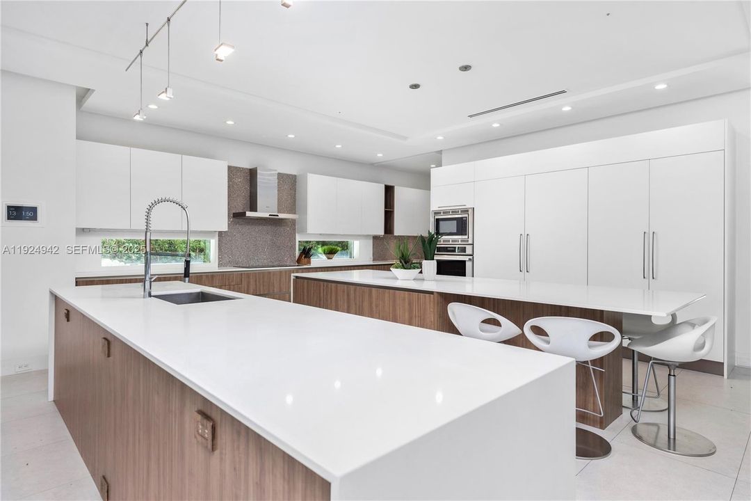 На продажу: $5,900,000 (5 спален, 5 ванн, 6058 Квадратных фут)