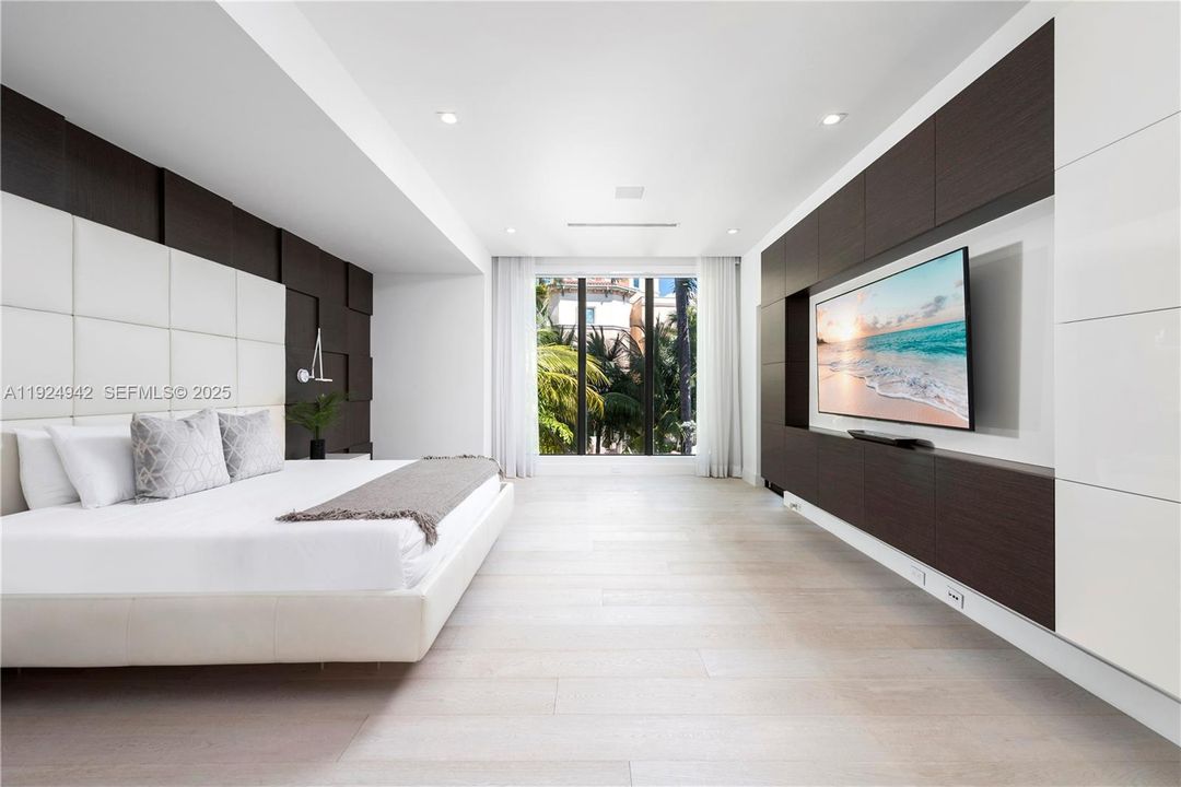 На продажу: $5,900,000 (5 спален, 5 ванн, 6058 Квадратных фут)