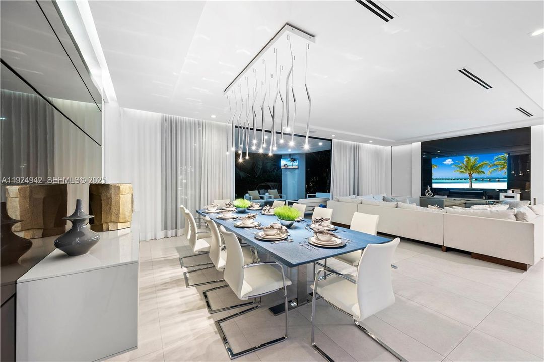 На продажу: $5,900,000 (5 спален, 5 ванн, 6058 Квадратных фут)