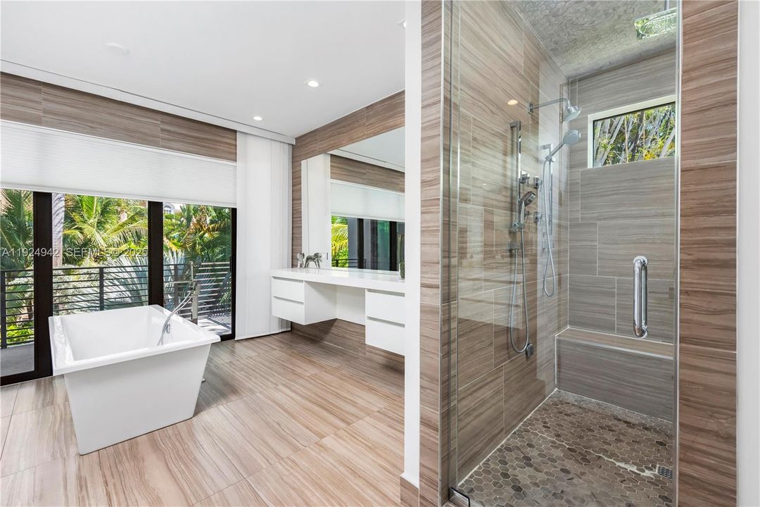 На продажу: $5,900,000 (5 спален, 5 ванн, 6058 Квадратных фут)