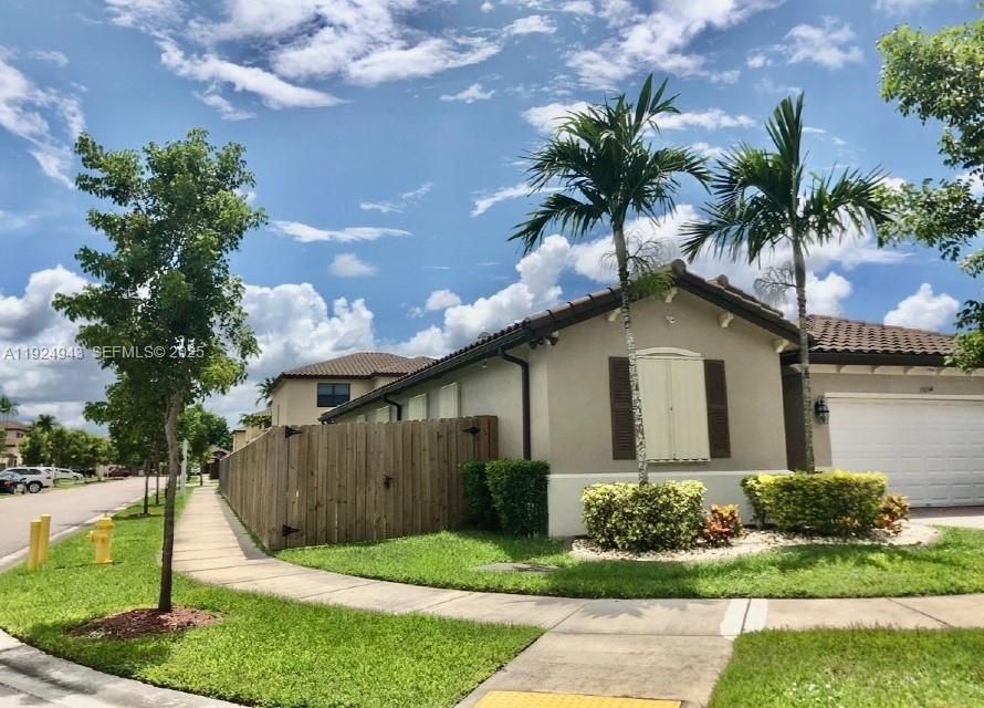 For Sale: $715,000 (3 beds, 3 baths, 1844 Square Feet)