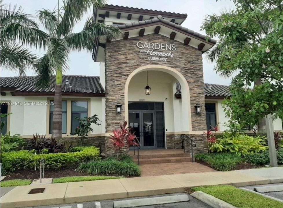 For Sale: $715,000 (3 beds, 3 baths, 1844 Square Feet)