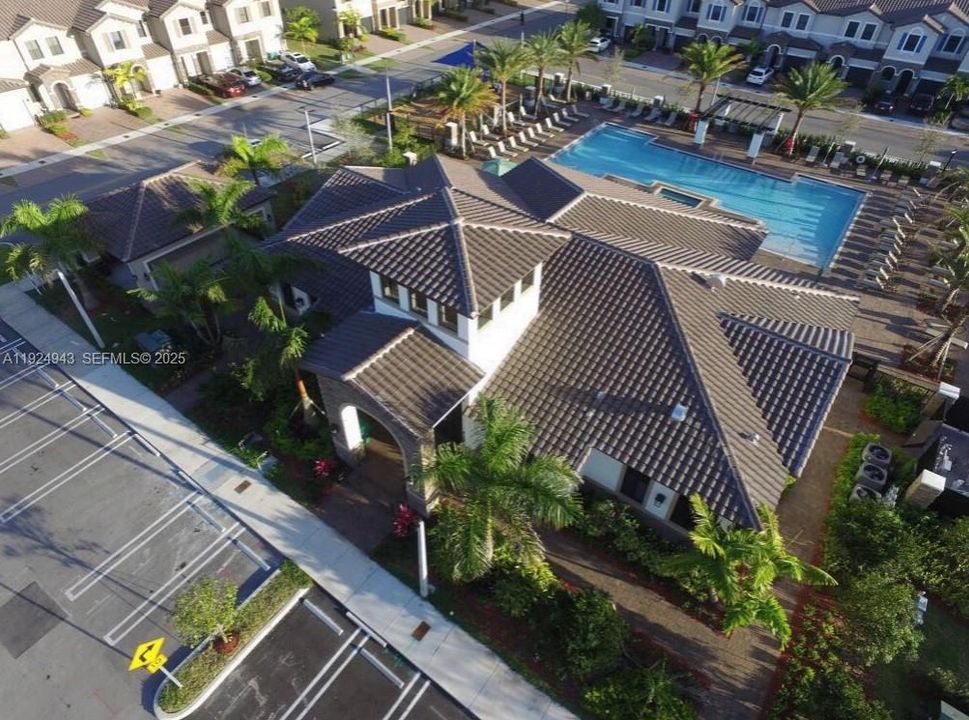 For Sale: $715,000 (3 beds, 3 baths, 1844 Square Feet)