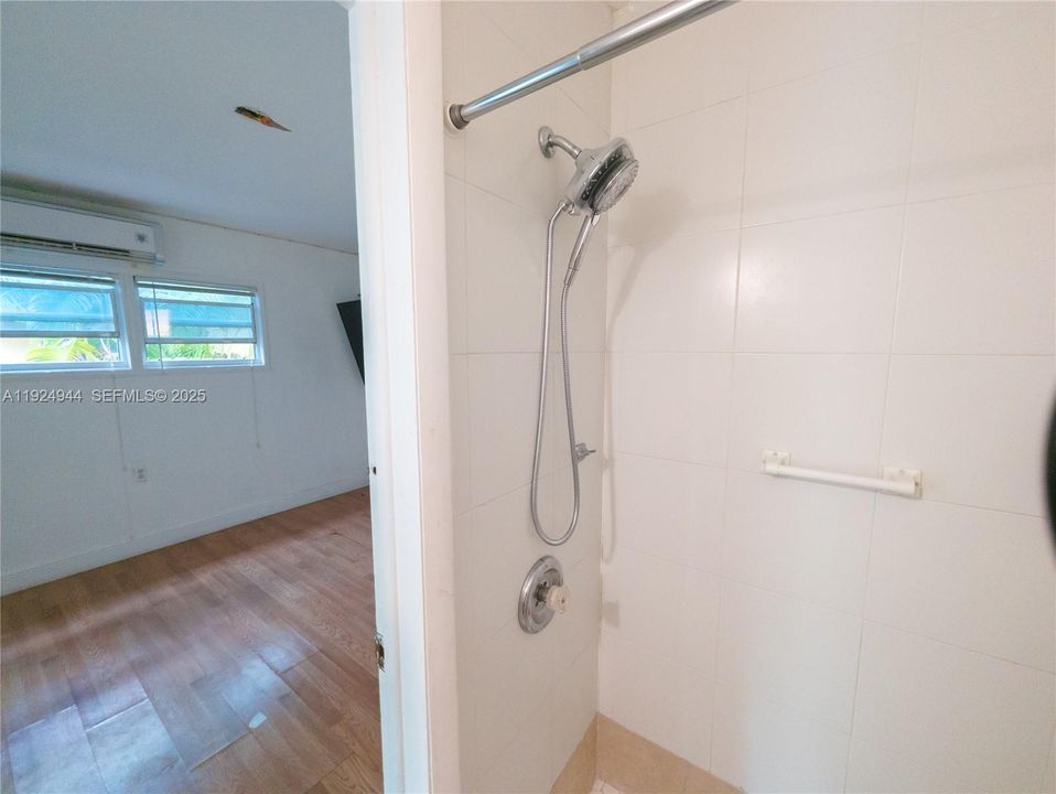 В аренду: $1,400 (1 спален, 1 ванн, 250 Квадратных фут)