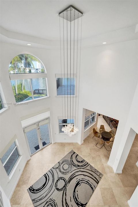 На продажу: $3,999,000 (5 спален, 4 ванн, 4138 Квадратных фут)