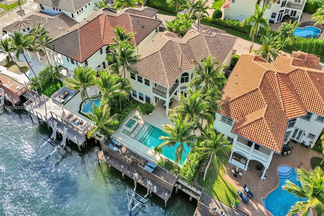 На продажу: $3,999,000 (5 спален, 4 ванн, 4138 Квадратных фут)