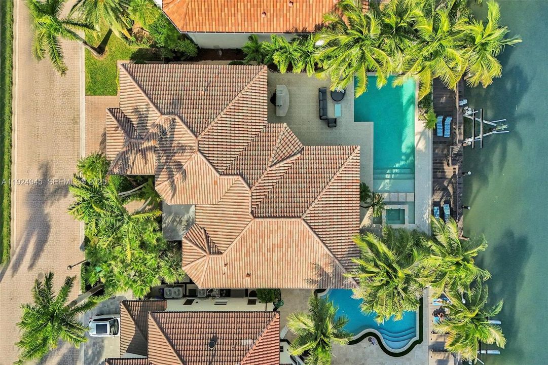 На продажу: $3,999,000 (5 спален, 4 ванн, 4138 Квадратных фут)