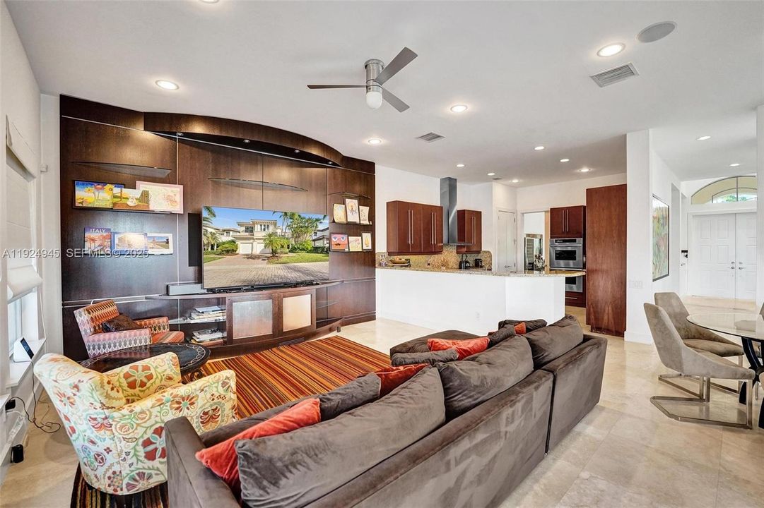 На продажу: $3,999,000 (5 спален, 4 ванн, 4138 Квадратных фут)