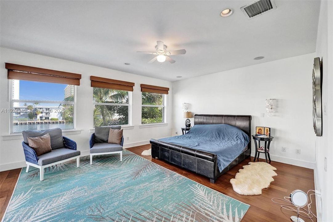 На продажу: $3,999,000 (5 спален, 4 ванн, 4138 Квадратных фут)