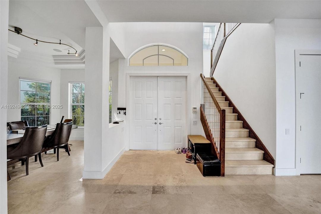 На продажу: $3,999,000 (5 спален, 4 ванн, 4138 Квадратных фут)