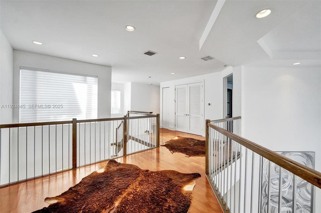 На продажу: $3,999,000 (5 спален, 4 ванн, 4138 Квадратных фут)