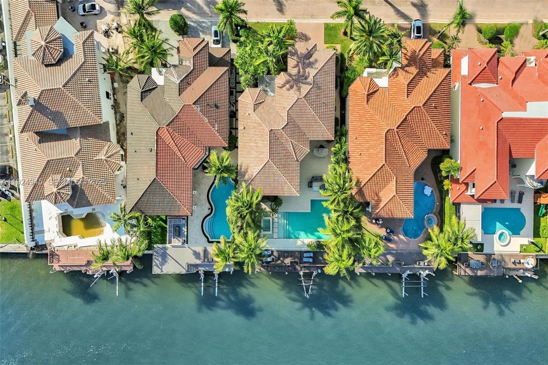 На продажу: $3,999,000 (5 спален, 4 ванн, 4138 Квадратных фут)