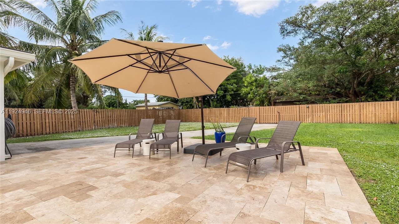 На продажу: $839,000 (3 спален, 2 ванн, 1935 Квадратных фут)