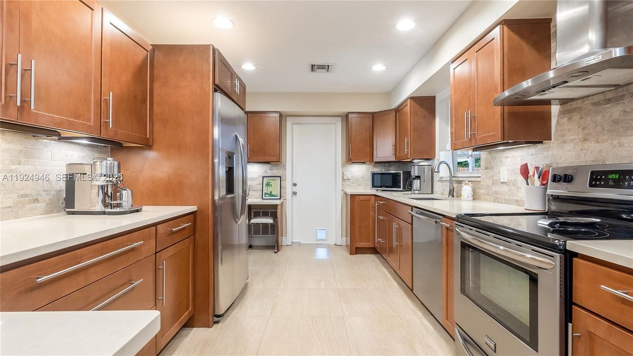 На продажу: $839,000 (3 спален, 2 ванн, 1935 Квадратных фут)