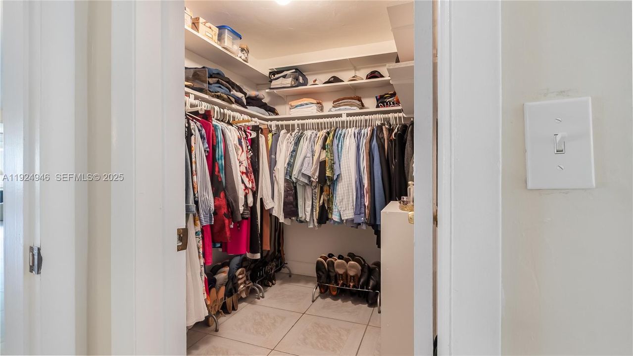 На продажу: $839,000 (3 спален, 2 ванн, 1935 Квадратных фут)