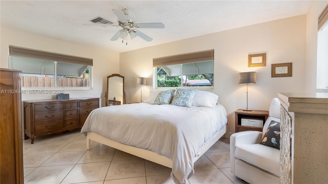 На продажу: $839,000 (3 спален, 2 ванн, 1935 Квадратных фут)