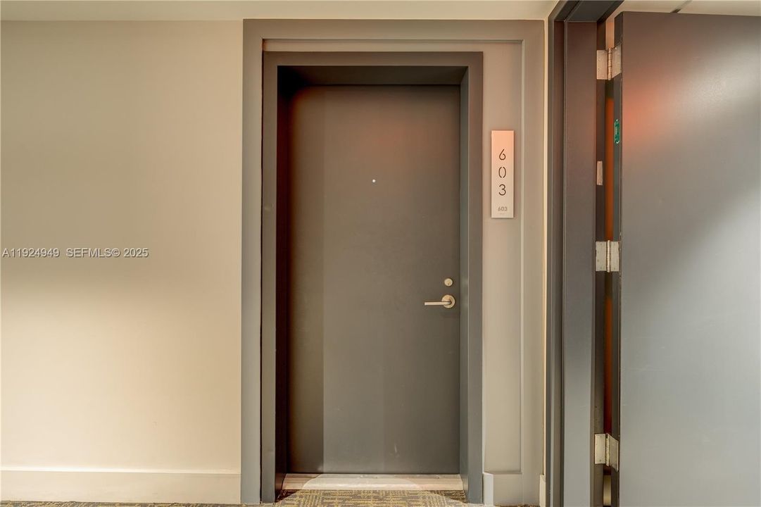 待售: $450,000 (1 贝兹, 1 浴室, 659 平方英尺)