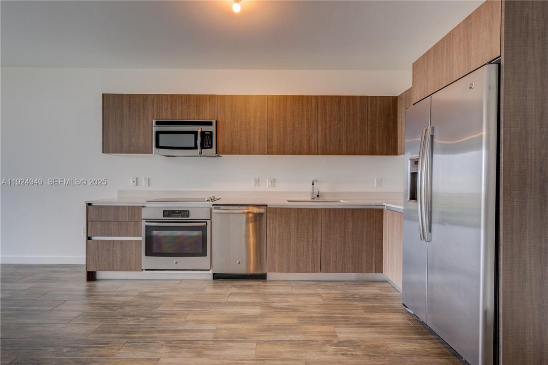 待售: $450,000 (1 贝兹, 1 浴室, 659 平方英尺)