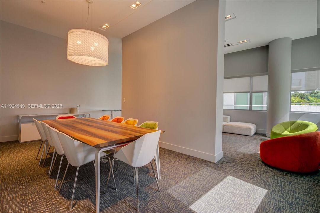 待售: $450,000 (1 贝兹, 1 浴室, 659 平方英尺)