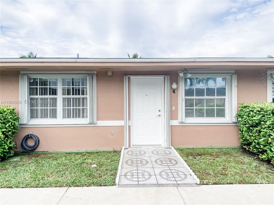 En Renta: $2,750 (2 camas, 2 baños, 990 Pies cuadrados)