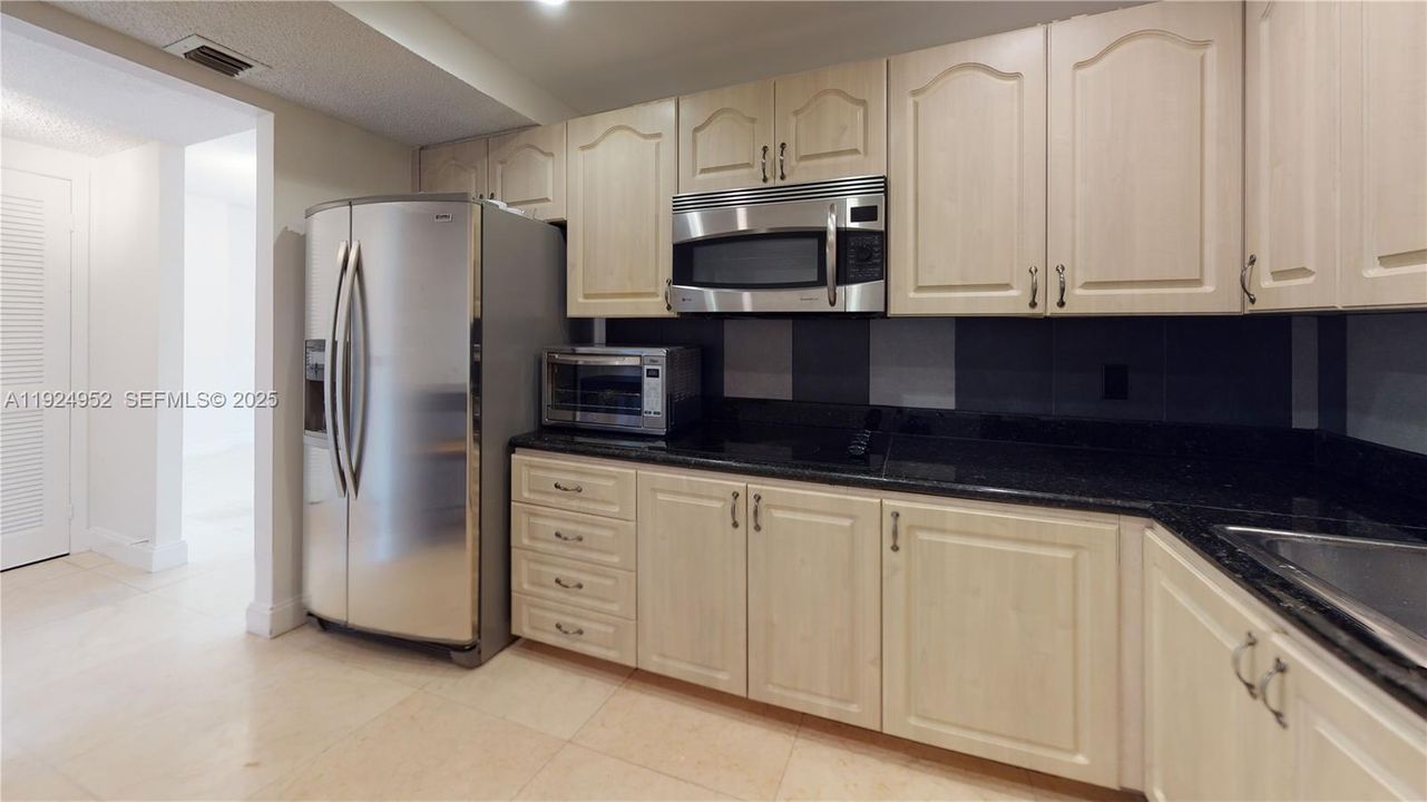 For Sale: $315,000 (2 beds, 2 baths, 1280 Square Feet)