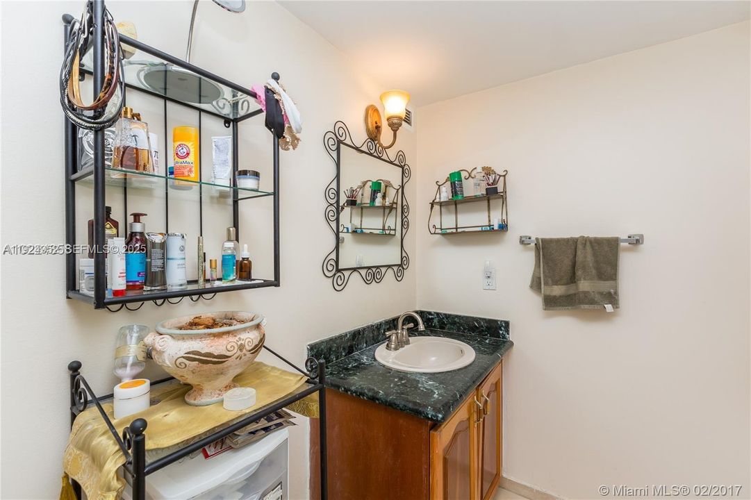 For Sale: $315,000 (2 beds, 2 baths, 1280 Square Feet)