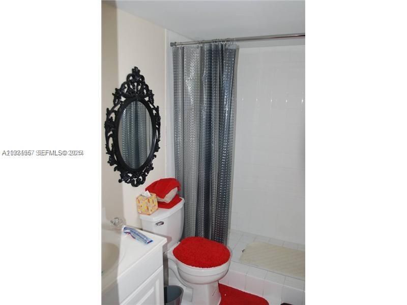 For Sale: $210,000 (2 beds, 2 baths, 950 Square Feet)