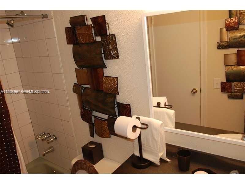 For Sale: $210,000 (2 beds, 2 baths, 950 Square Feet)