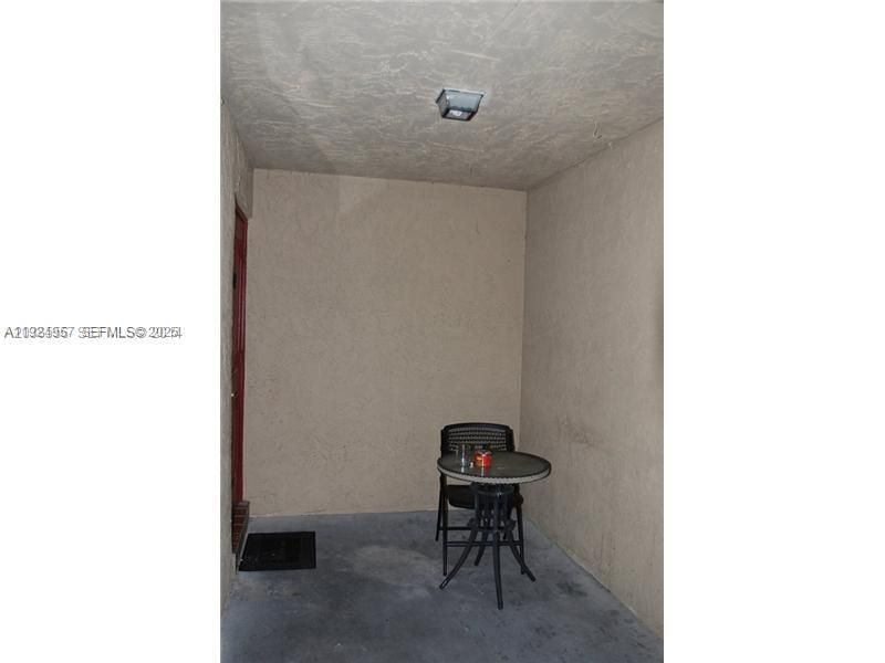 For Sale: $210,000 (2 beds, 2 baths, 950 Square Feet)