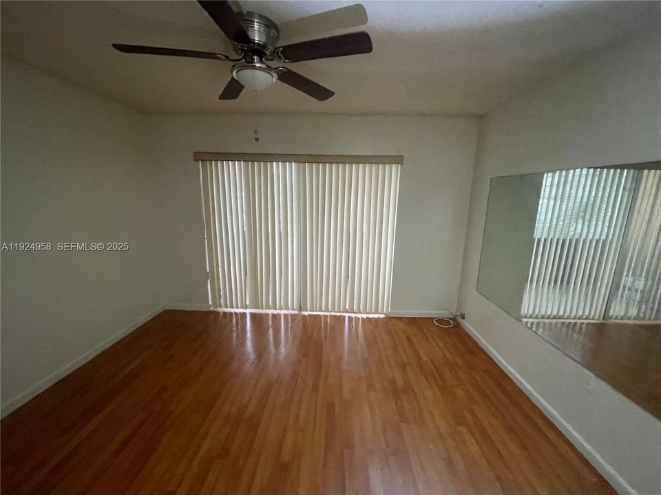 For Rent: $1,950 (2 beds, 1 baths, 843 Square Feet)