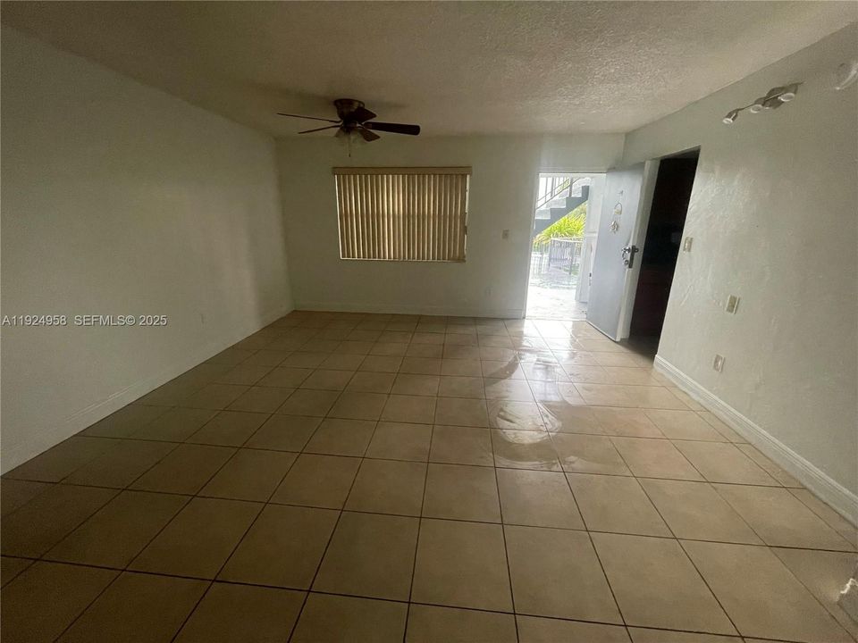 For Rent: $1,950 (2 beds, 1 baths, 843 Square Feet)