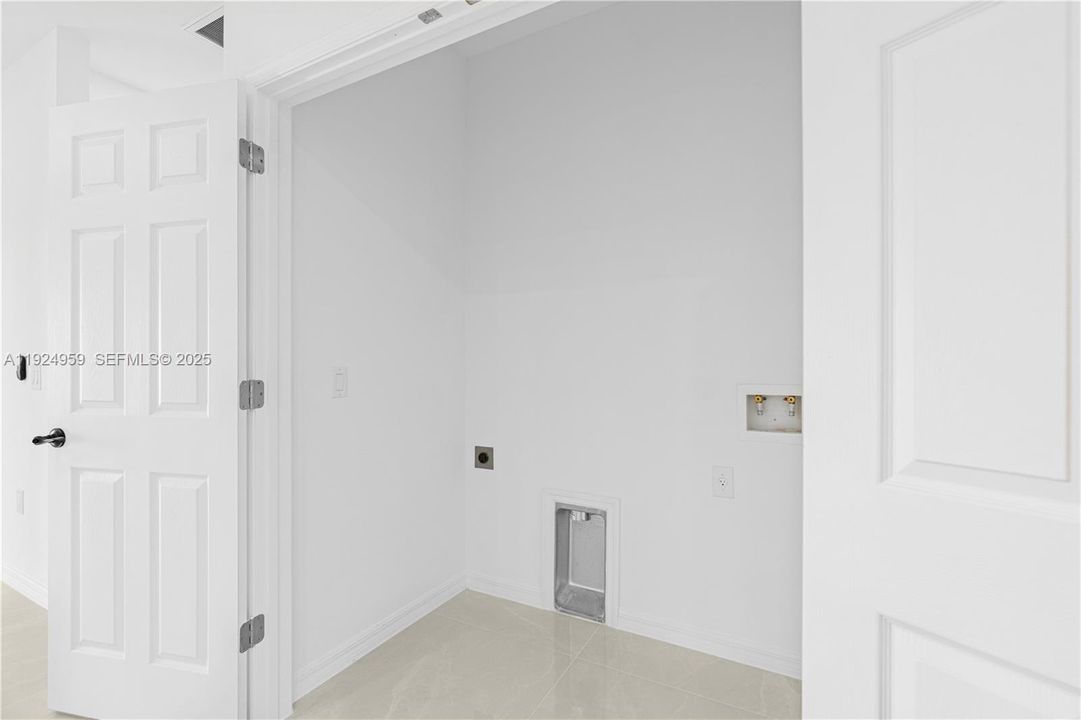 На продажу: $309,900 (3 спален, 2 ванн, 1410 Квадратных фут)