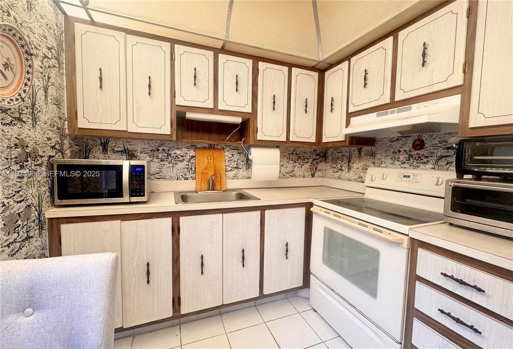 For Rent: $1,425 (2 beds, 2 baths, 907 Square Feet)