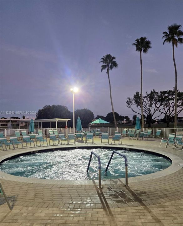 For Rent: $1,425 (2 beds, 2 baths, 907 Square Feet)