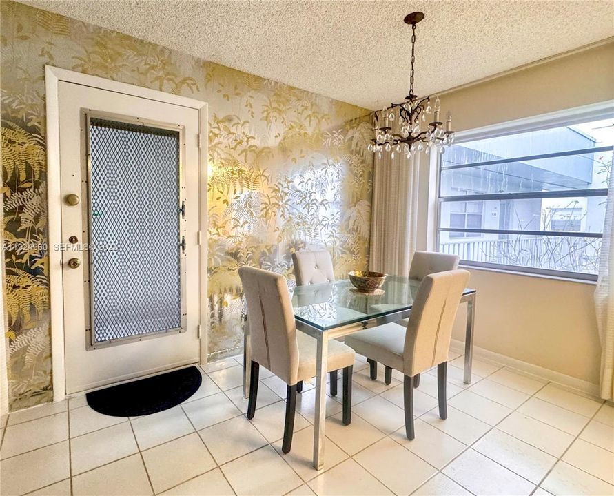 For Rent: $1,425 (2 beds, 2 baths, 907 Square Feet)