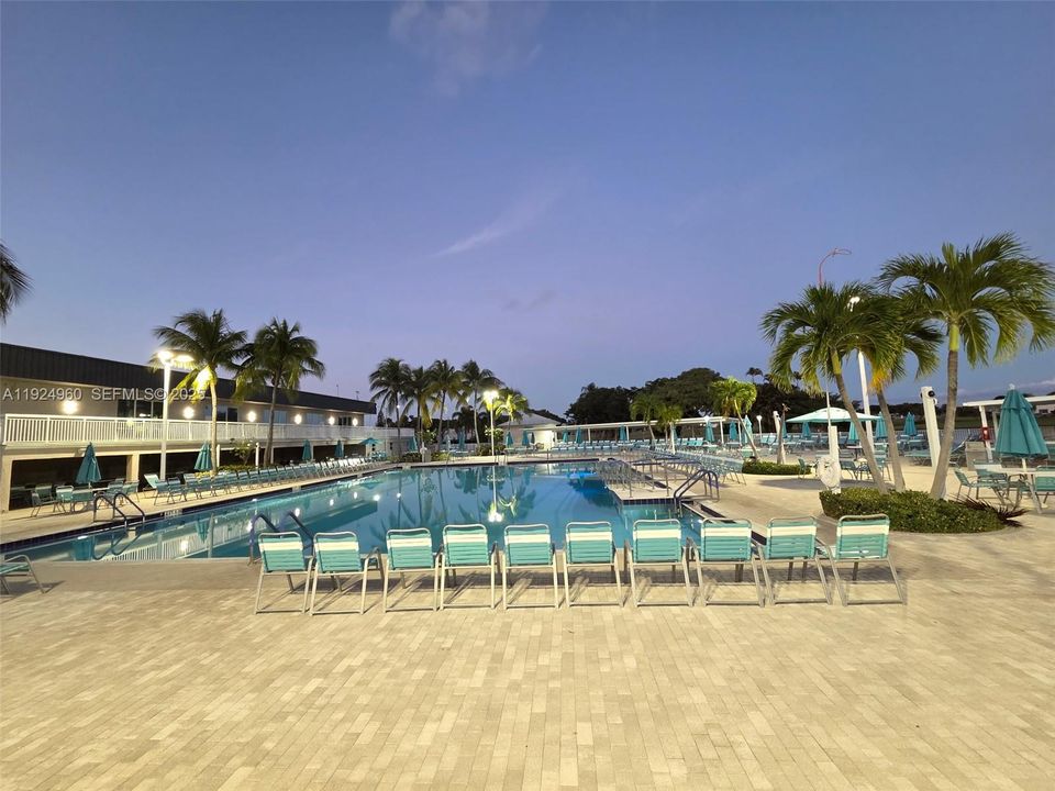 For Rent: $1,425 (2 beds, 2 baths, 907 Square Feet)