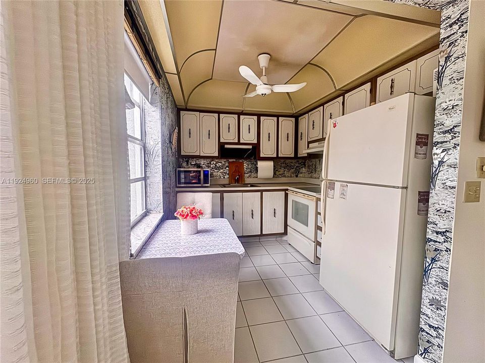 For Rent: $1,425 (2 beds, 2 baths, 907 Square Feet)