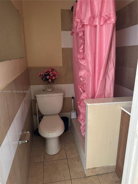 出租: $1,600 (1 贝兹, 1 浴室, 1467 平方英尺)