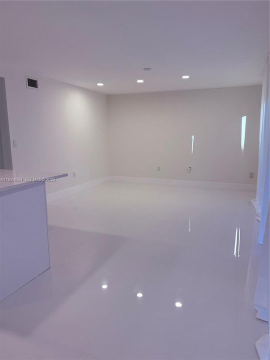 For Rent: $4,400 (4 beds, 3 baths, 1950 Square Feet)