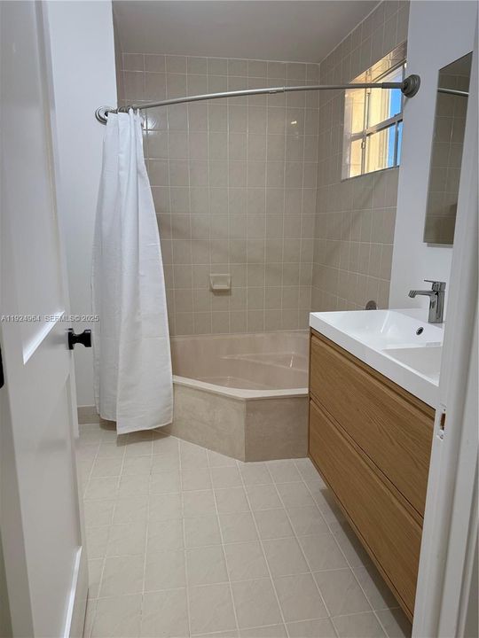 For Rent: $4,400 (4 beds, 3 baths, 1950 Square Feet)