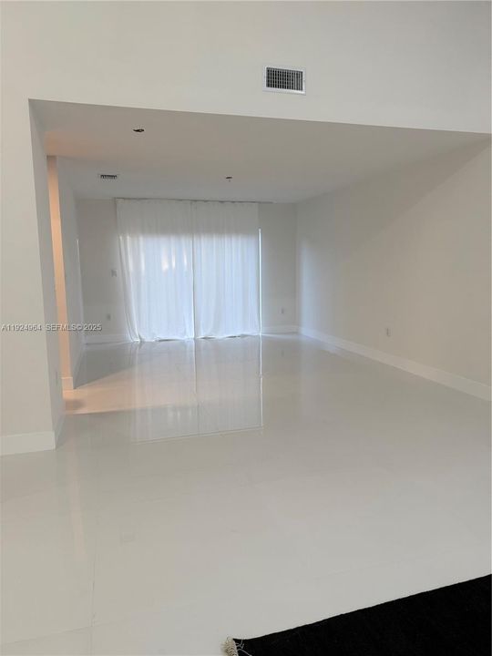 For Rent: $4,400 (4 beds, 3 baths, 1950 Square Feet)