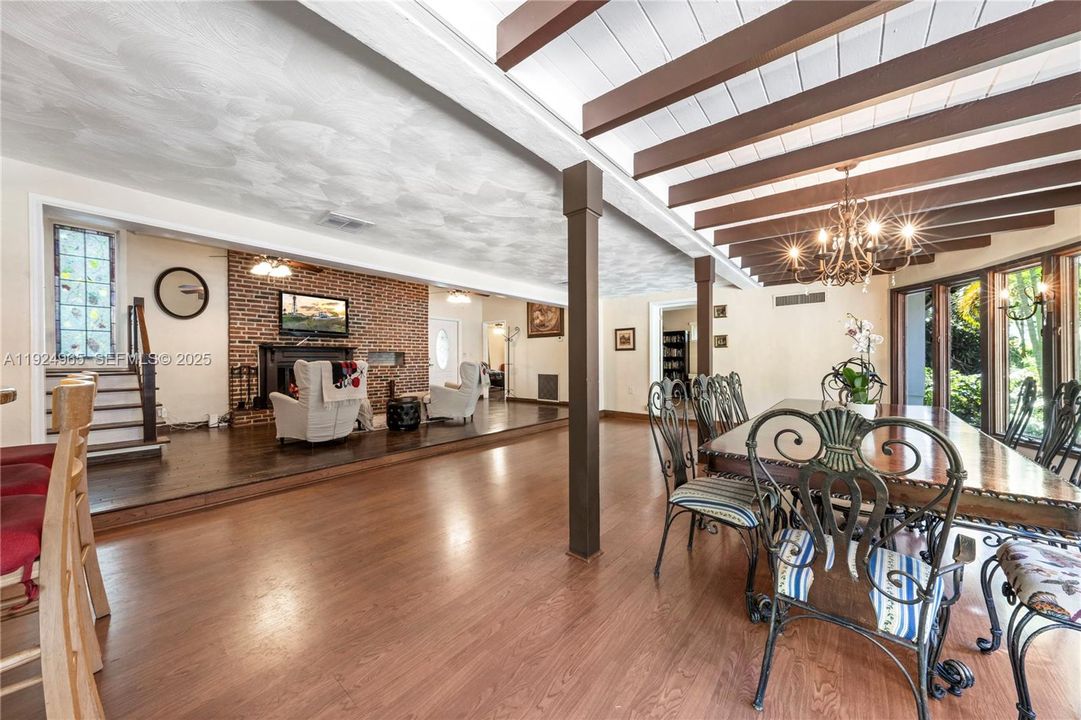 待售: $975,000 (4 贝兹, 3 浴室, 2694 平方英尺)