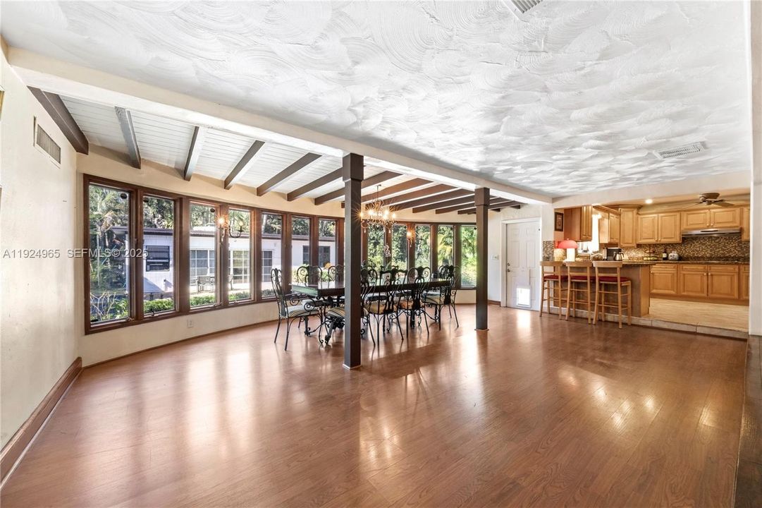 待售: $975,000 (4 贝兹, 3 浴室, 2694 平方英尺)