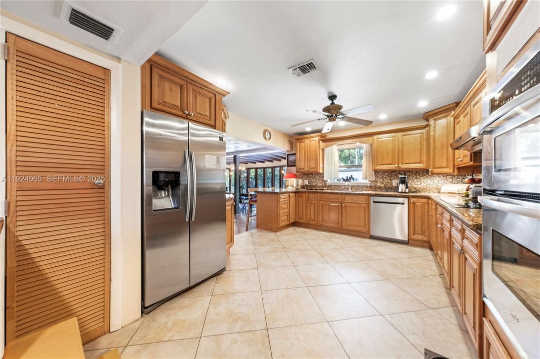 待售: $975,000 (4 贝兹, 3 浴室, 2694 平方英尺)