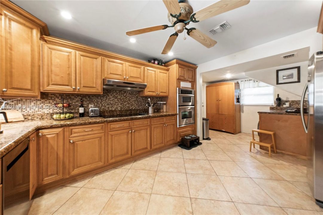 待售: $975,000 (4 贝兹, 3 浴室, 2694 平方英尺)