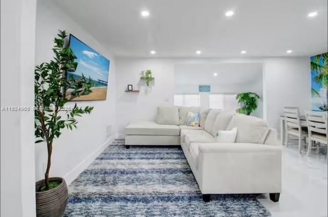 En Venta: $749,900 (3 camas, 2 baños, 1192 Pies cuadrados)