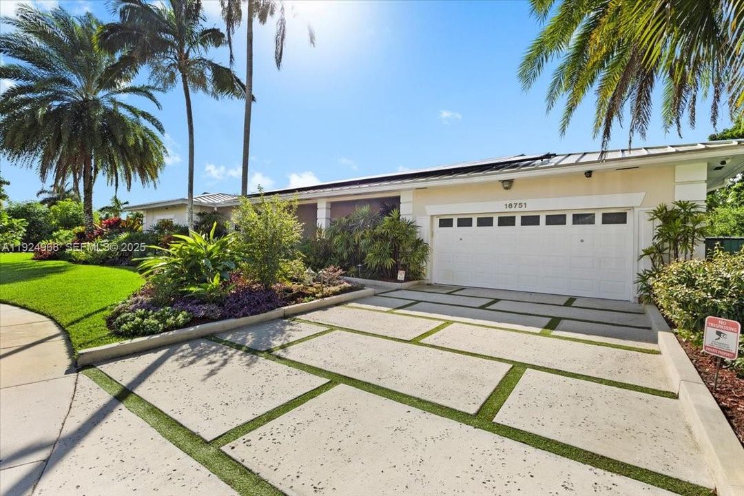 For Sale: $1,300,000 (4 beds, 3 baths, 3397 Square Feet)