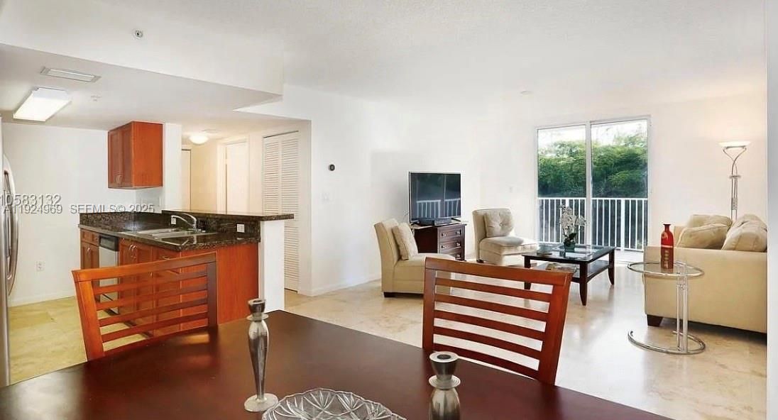 For Rent: $2,800 (2 beds, 2 baths, 1056 Square Feet)