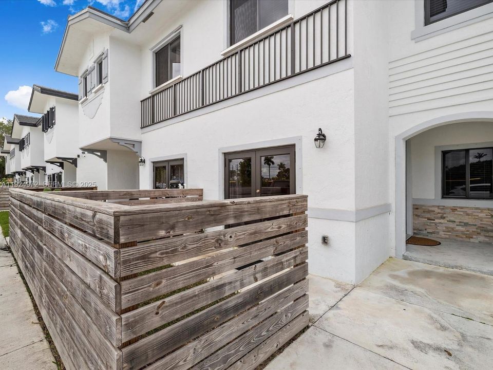 For Rent: $2,700 (3 beds, 2 baths, 1463 Square Feet)