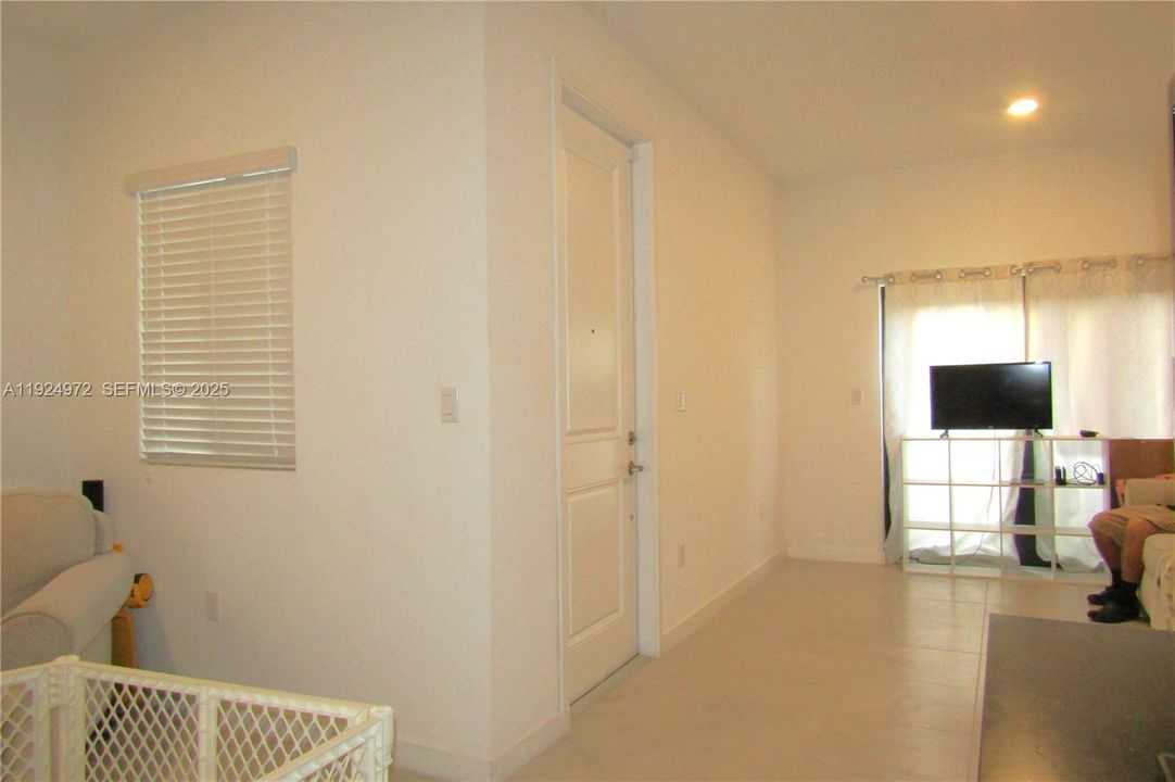For Rent: $2,700 (3 beds, 2 baths, 1463 Square Feet)